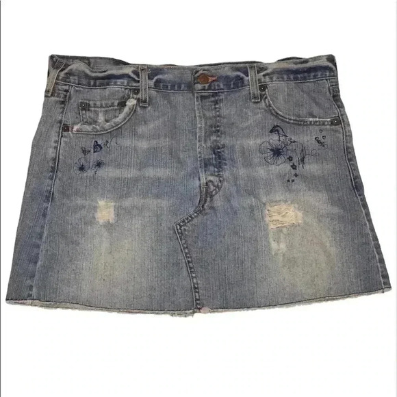 Levi’s Denim Raw Hem Skirt Size 13 - Picture 1 of 6